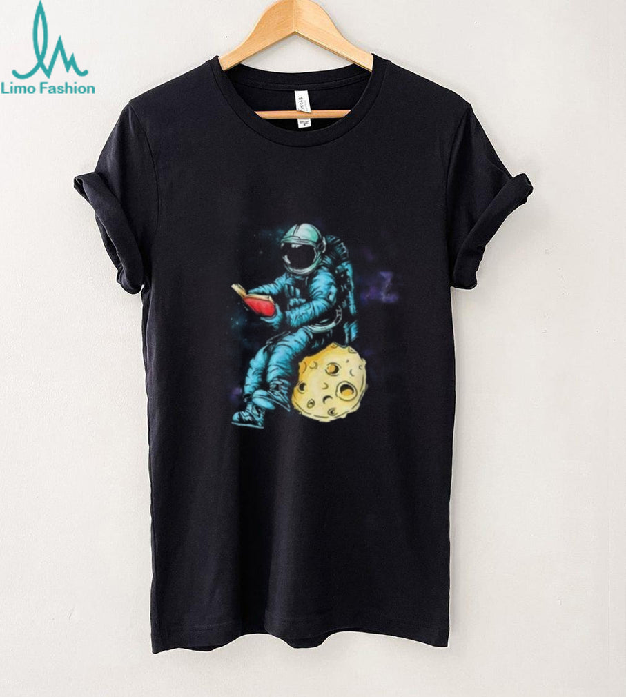 Astronaut Reading Book on the Moon T Shirt Outer Space Galaxy Aesthetic Tee