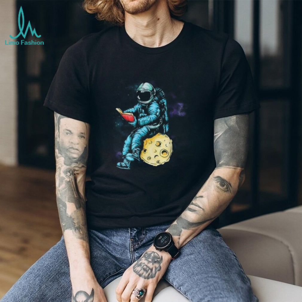 Astronaut Reading Book on the Moon T Shirt Outer Space Galaxy Aesthetic Tee