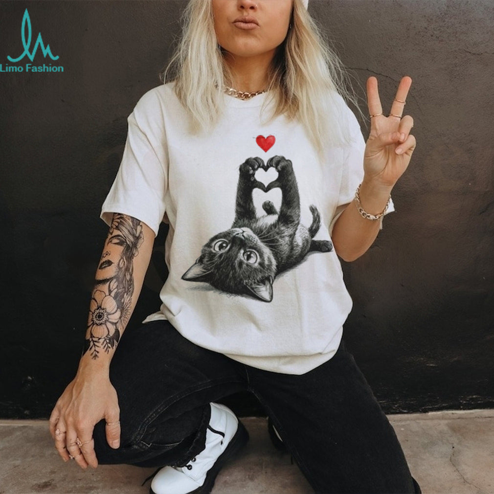 Cute Black Cat Heart Paws Graphic Tee For Cat Lovers