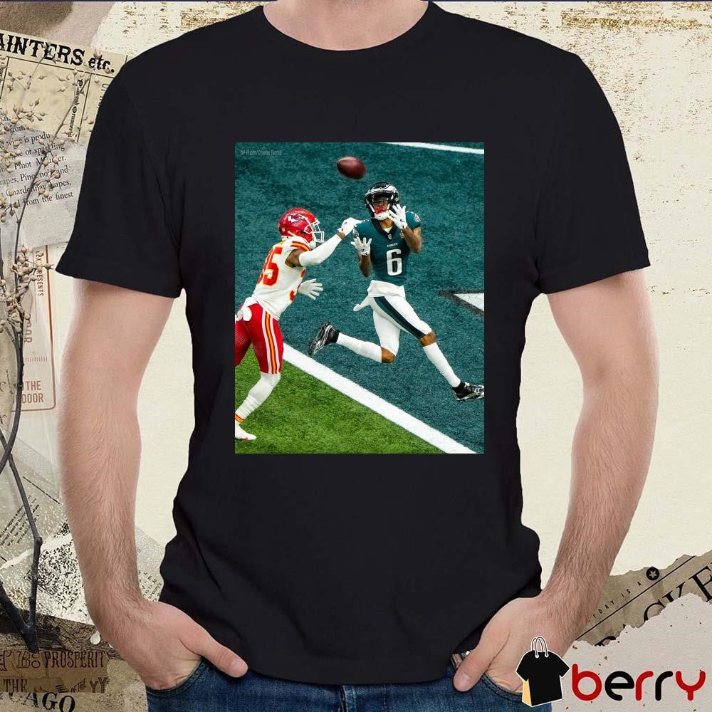 Poster Philadelphia Eagles Vs Kansas City Chiefs NFL DeVonta Smith This Angle Of The TD Is Chef’s Kiss t-shirt