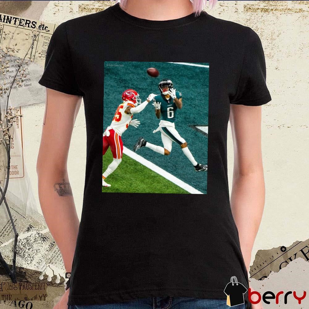 Poster Philadelphia Eagles Vs Kansas City Chiefs NFL DeVonta Smith This Angle Of The TD Is Chef’s Kiss t-shirt