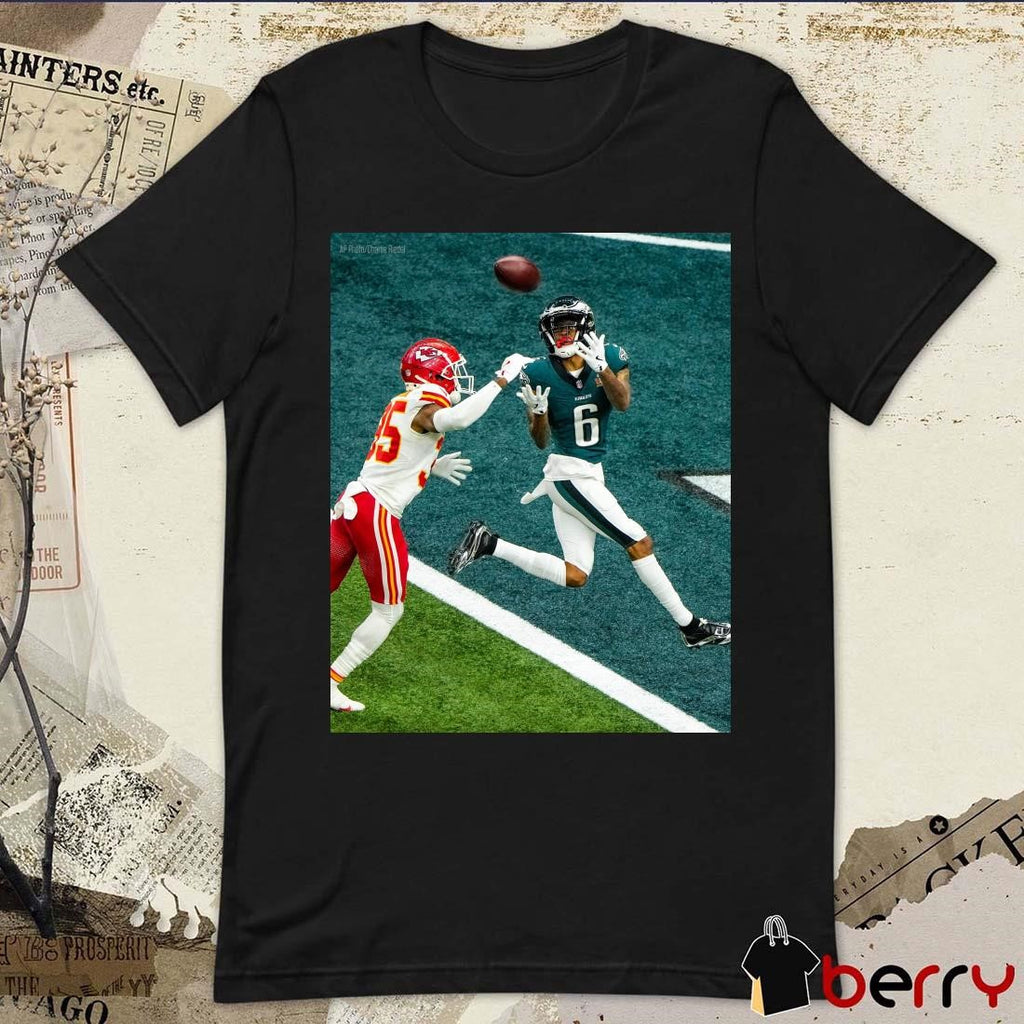 Poster Philadelphia Eagles Vs Kansas City Chiefs NFL DeVonta Smith This Angle Of The TD Is Chef’s Kiss t-shirt