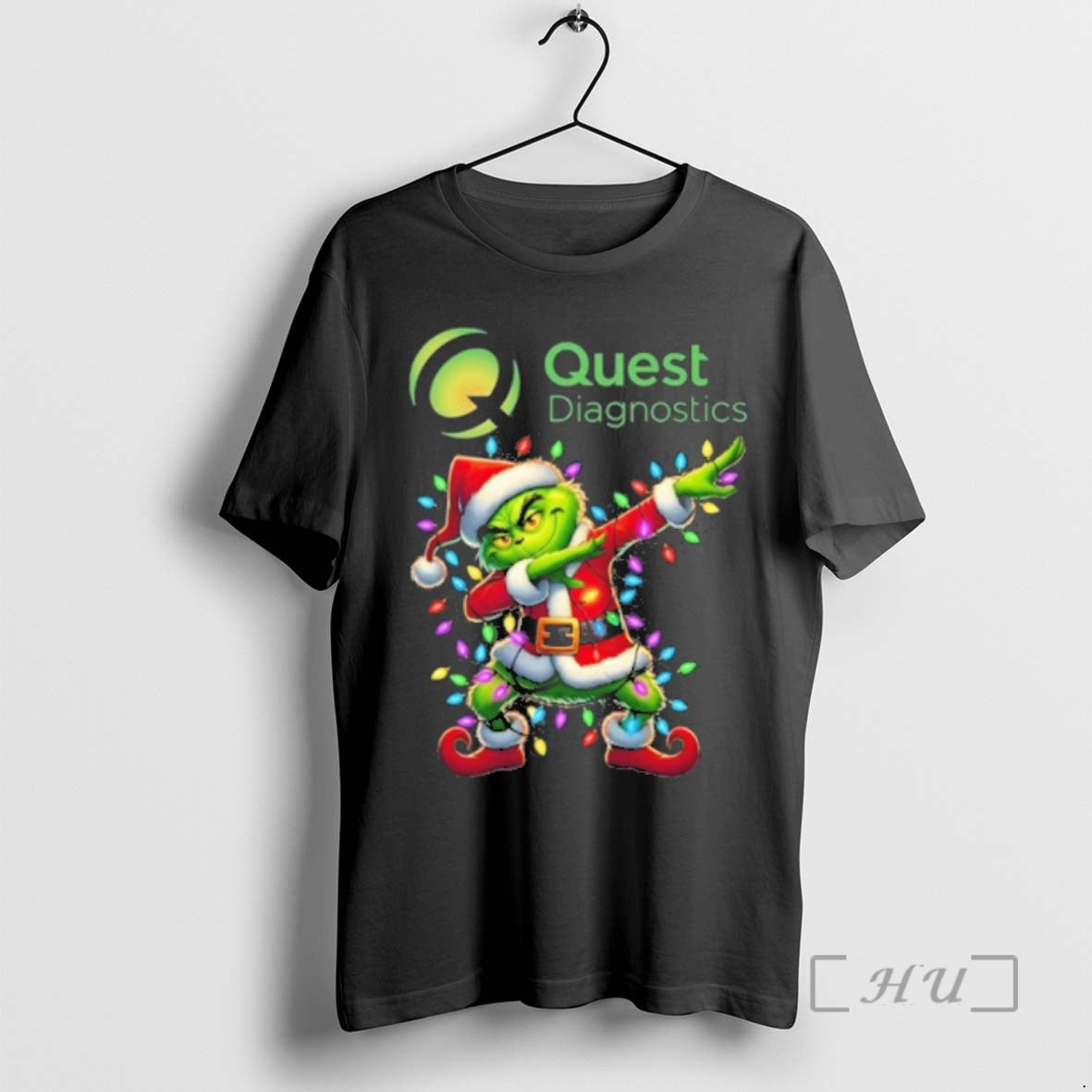 Officials 2025 Quest Diagnostics X Santa Grinch Dabbing Light T-Shirts, Hoodie, Sweatshirt | InkNestWear.com