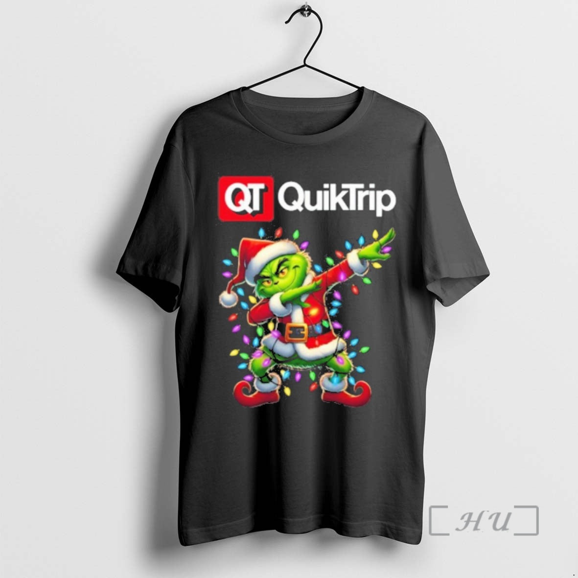 Officials 2025 Quiktrip X Santa Grinch Dabbing Light T-Shirts, Hoodie, Sweatshirt | InkNestWear.com