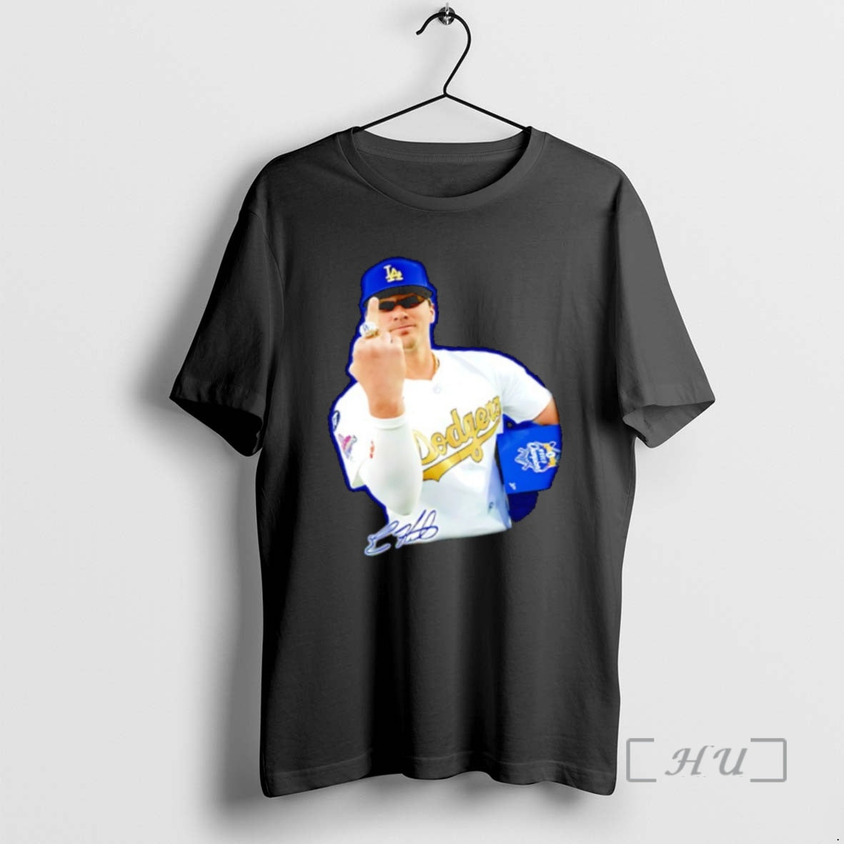 Officials Kike Hernandez Middle Finger Ring Dodgers World Champs Signature T-Shirts, Hoodie, Sweatshirt | InkNestWear.com