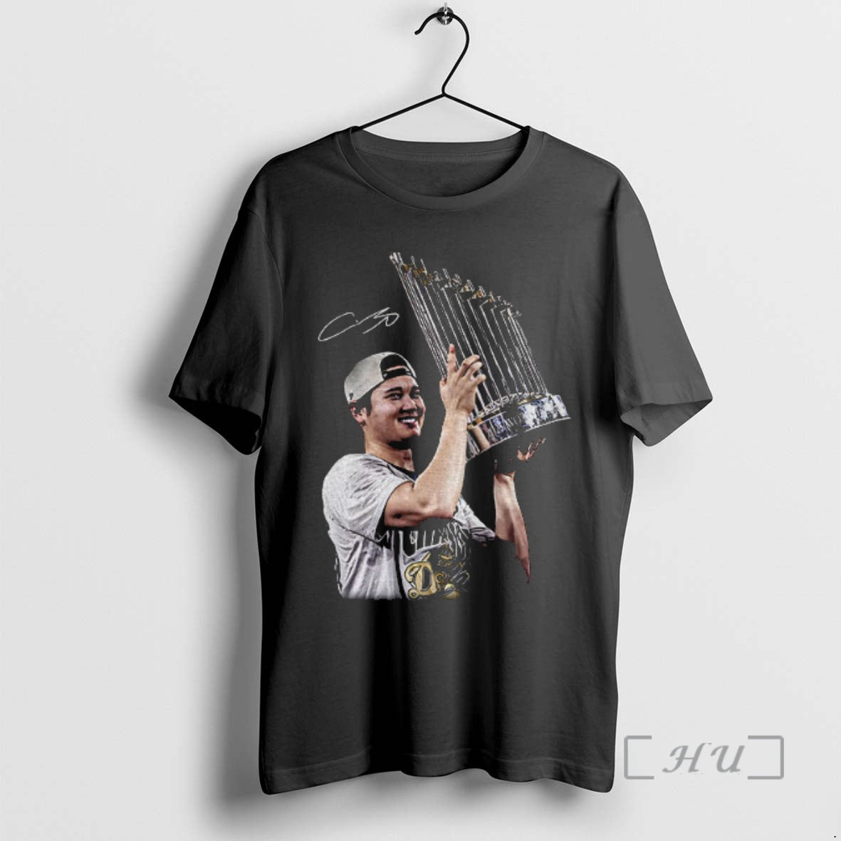 Officials Shohei Ohtani Holding Trophy Los Angeles Dodgers Mlb Baseball World Series 2025 Signature Premium T-Shirts,...