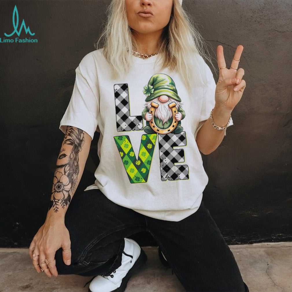 St. Patrick’s Day LOVE Gnome Horseshoe Plaid Clover T Shirt