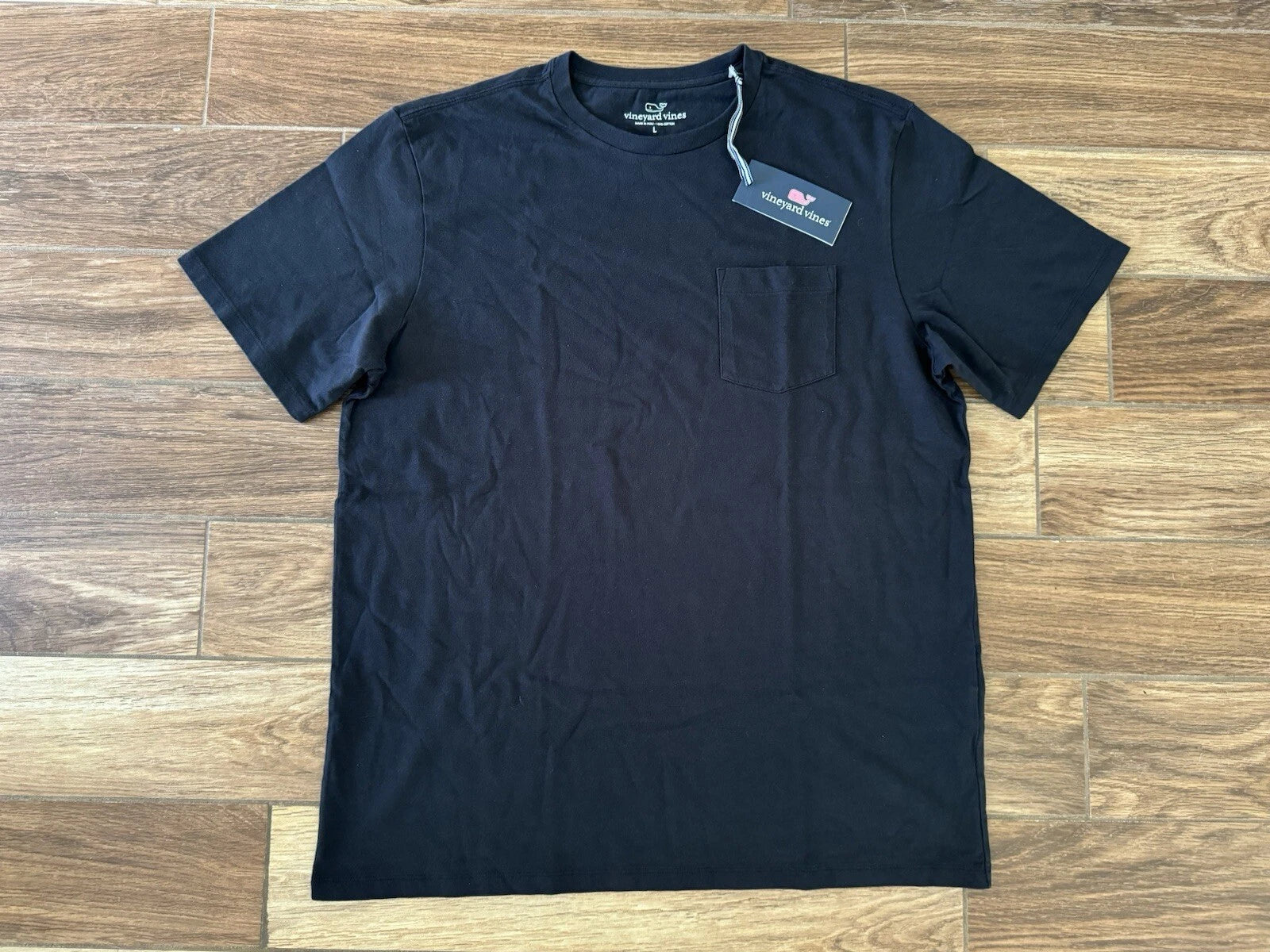 NEW WITH TAGS Men’s Vineyard Vines Black T-Shirt Large Pocket Colored Shirt