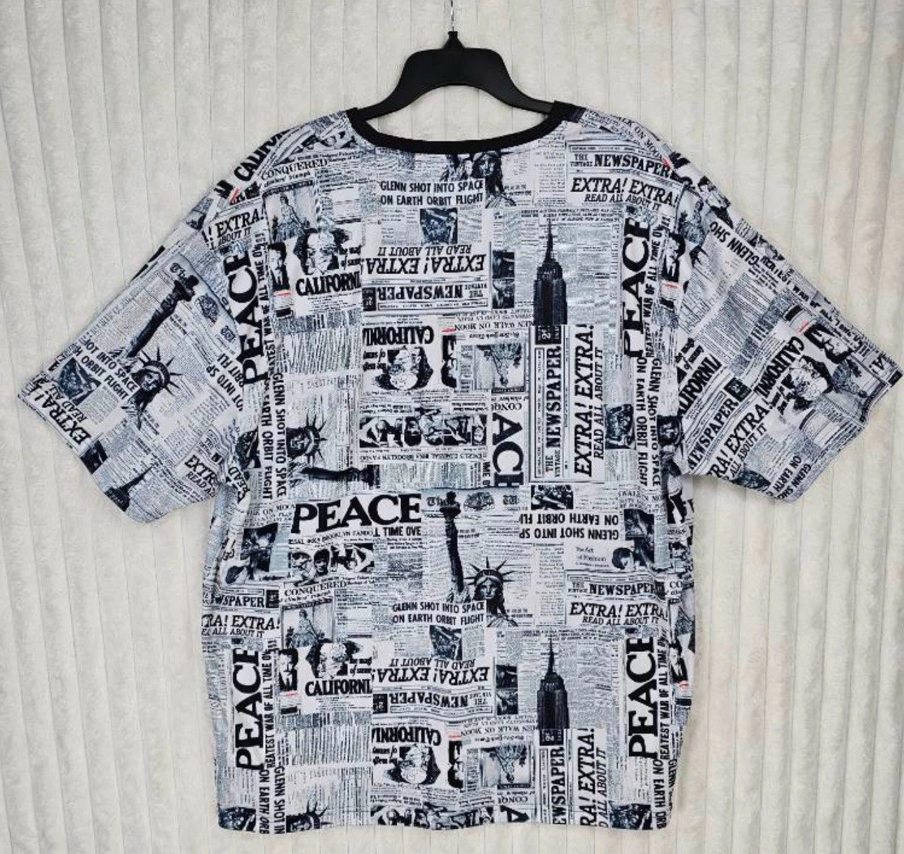 Fresh Prints of Bel-Air Black & White Peace Design Short Sleeve Shirt Size 4XL