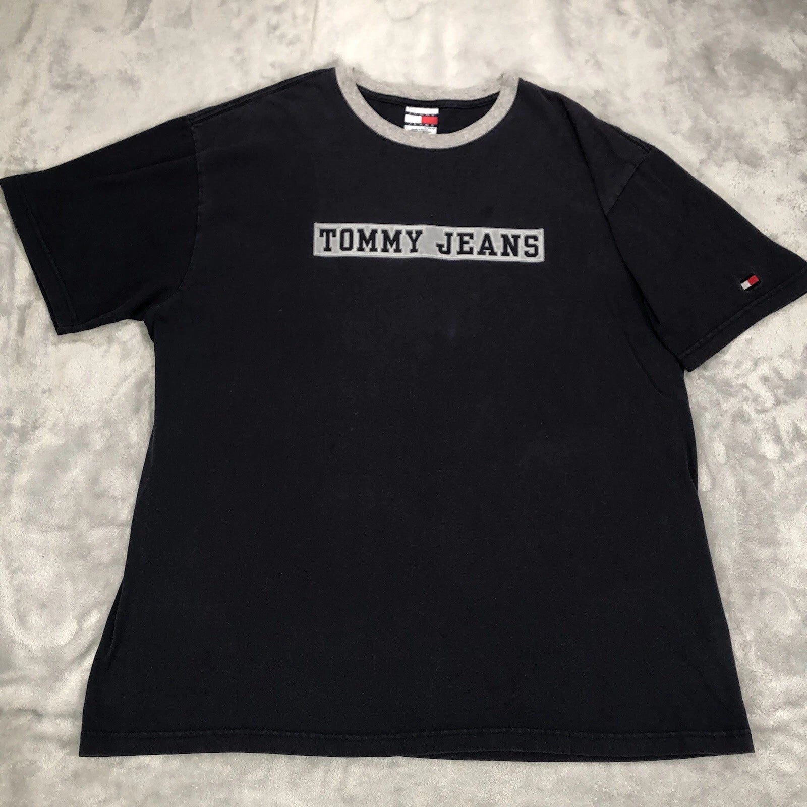 Vintage Y2K 2002 Tommy Hilfiger XL T-Shirt Oversized Boxy Hip Hop Street Style