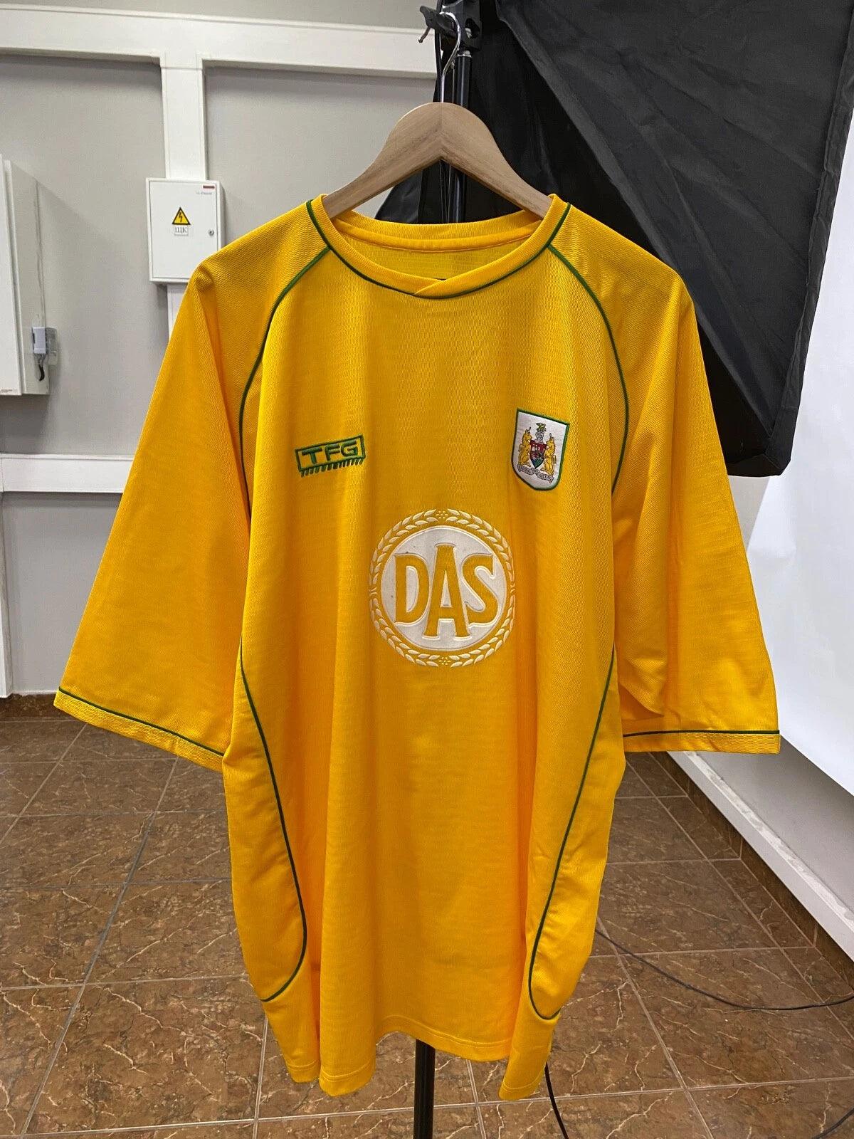 🏴󠁧󠁢󠁥󠁮󠁧󠁿 Vintage 90s TFG Bristol City Soccer Jersey Retro size XXL/XXXL