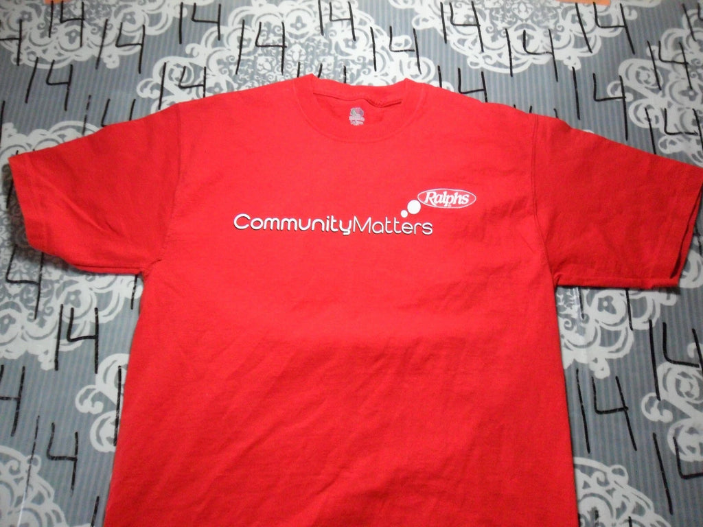 Medium Ralphs Community Matters (lightly cracked) T Shirt