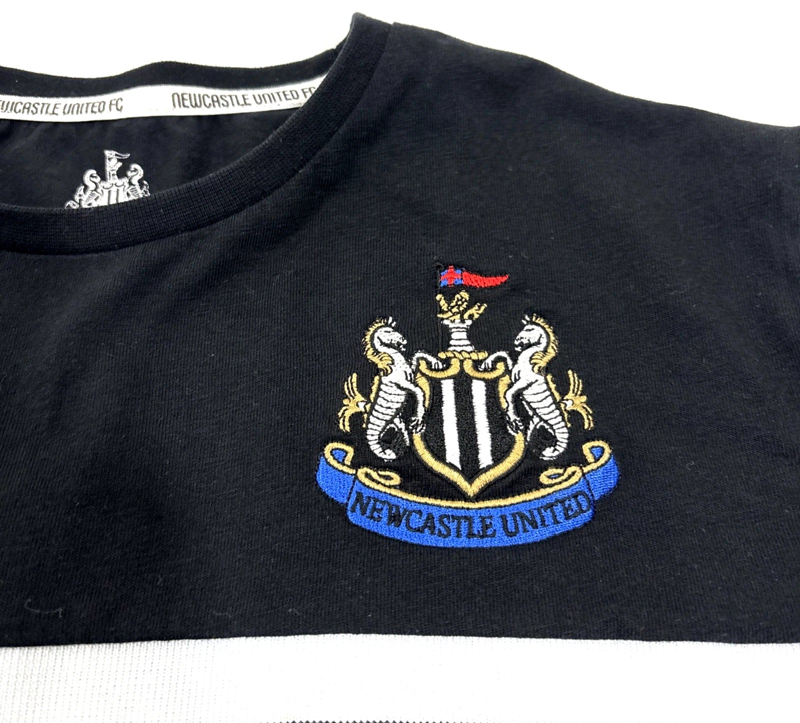 Newcastle United FC Mens  Medium T-Shirt OFFICIAL Soccer Embroidered EUC