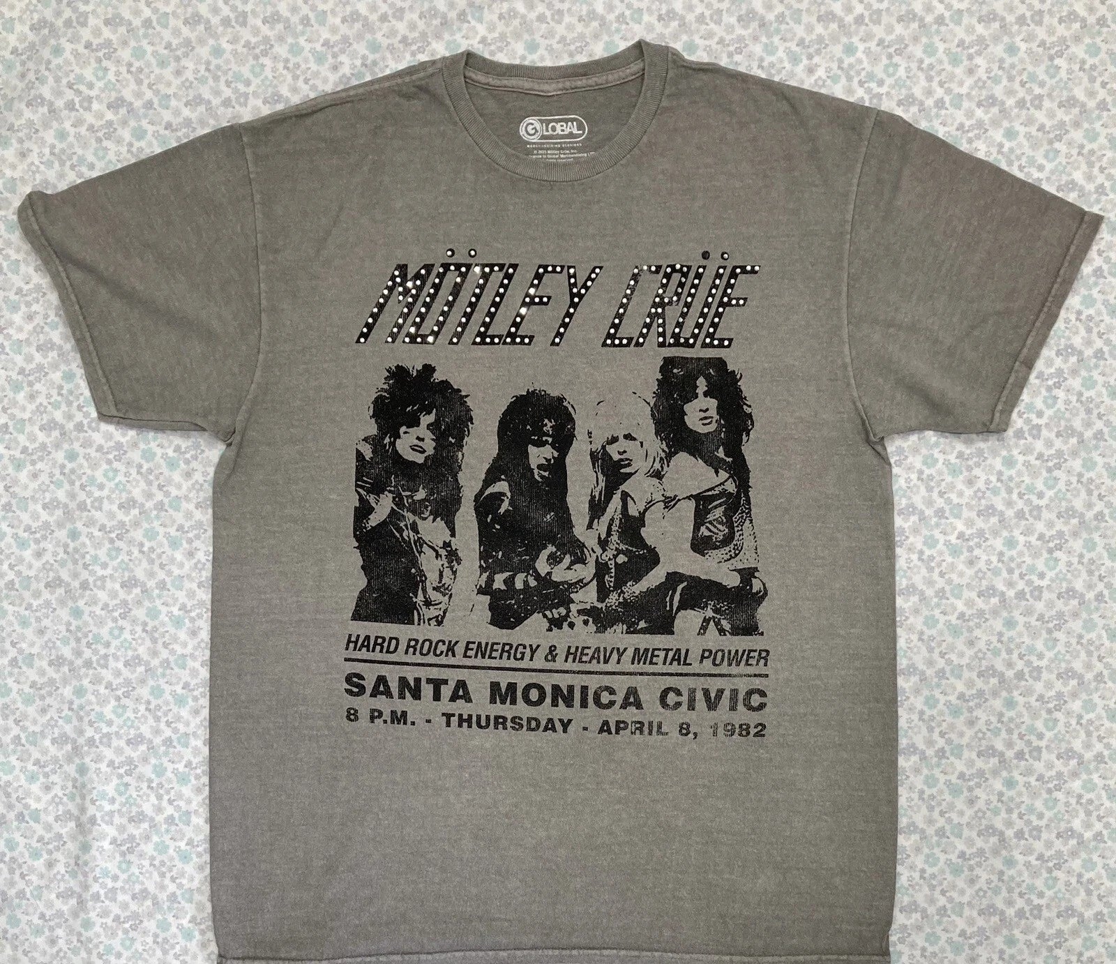 Mens Vintage Motley Crue T- Shirt  SIZE  SM  ,MD  , LG  .