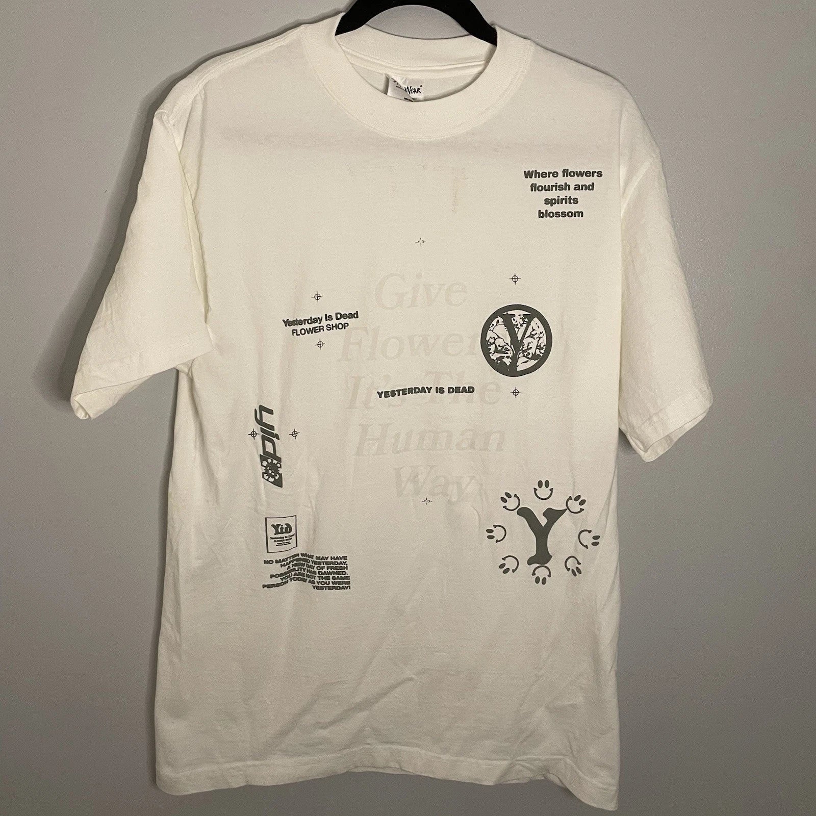 Shaka Wear Give Flowers It’s The Human Way Off white t shirt Size M Mens/Unisex