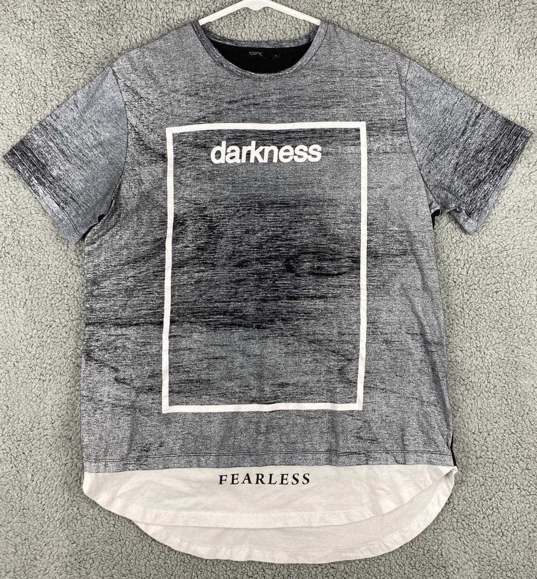 Iconic T Shirt Mens L Graphic Unisex Cotton Tee / 30-31