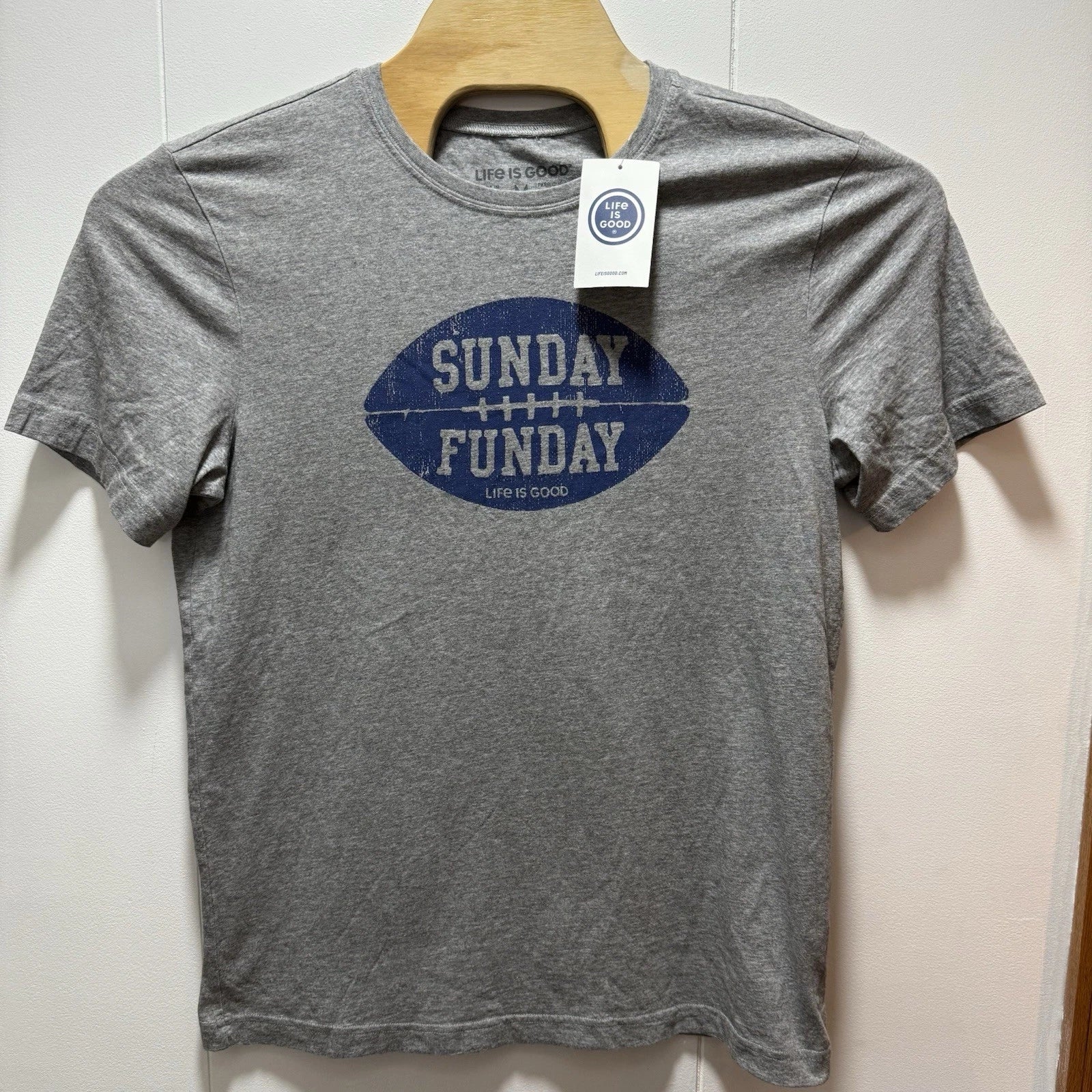 Life Is Good Men’s Size Medium Gray T Shirt Sunday Funday Football NEW WITH TAGS