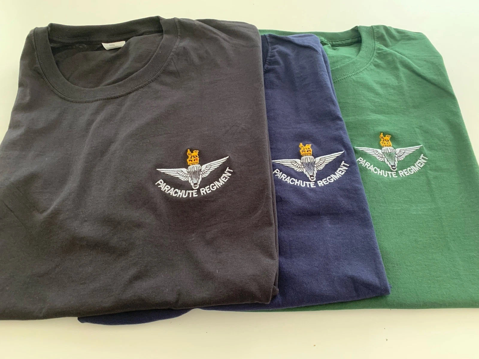 Set of 3 T-shirts with Parachute Regiment Badge embroidered on size medium-3xl