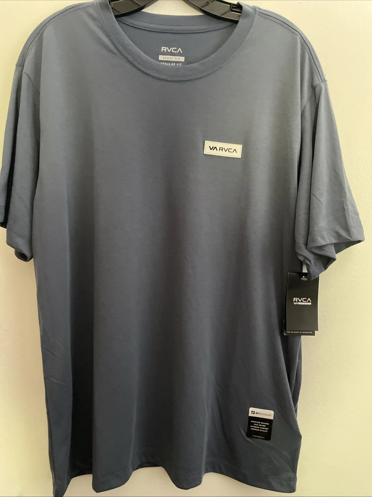 New RVCA Mens Sport Active Gym Moisture Wicking Tee Street Style Shirt Size L