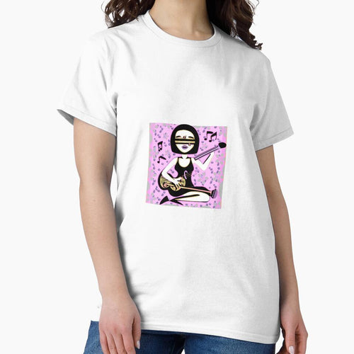 "Música Mística: Una Mujer con un Vestido Negro y Lentes Futuristas Tocando el Violín" by FunnyShopGirl