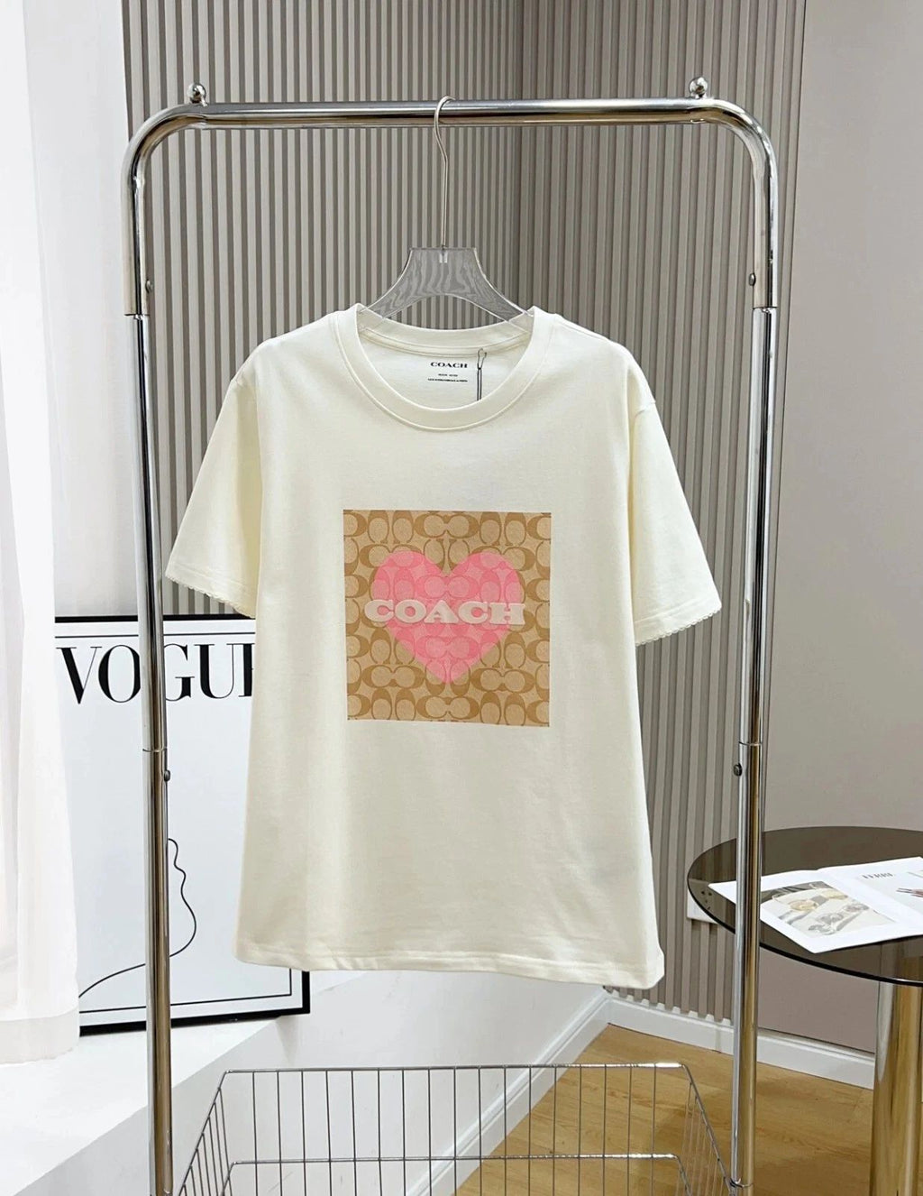 NWT COACH Women’s signature PINK Heart beige White T-shirt COTTON reprint sale !