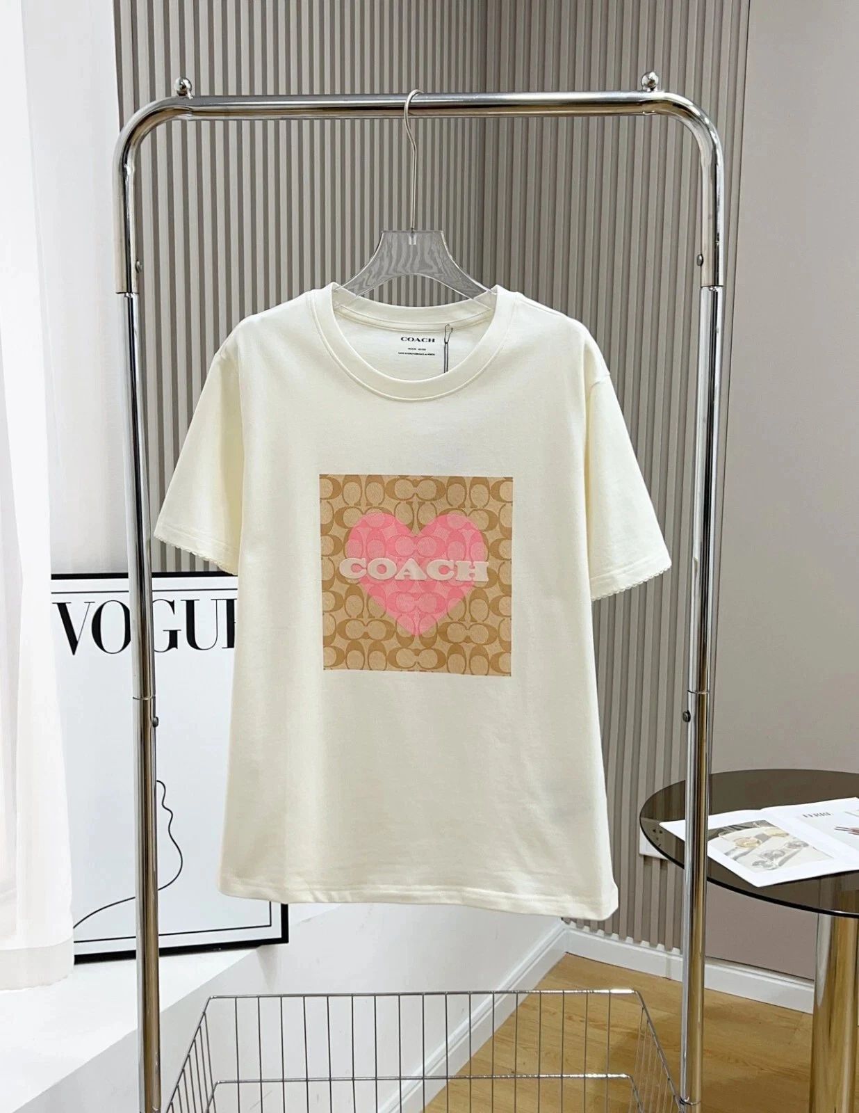 NWT COACH Women’s signature PINK Heart beige White T-shirt COTTON reprint sale !