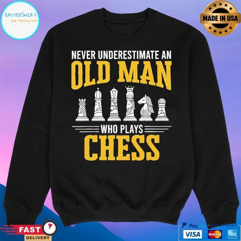 Never Underestimate An Old Man Who Plays Chess T-shirt