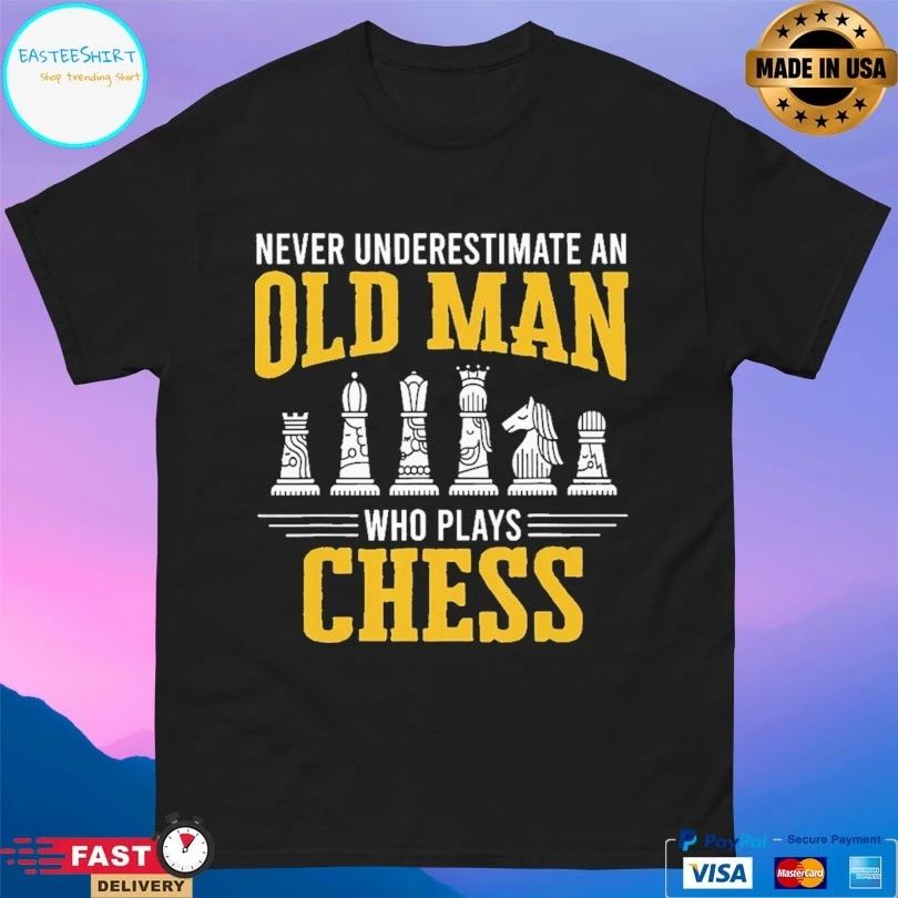 Never Underestimate An Old Man Who Plays Chess T-shirt