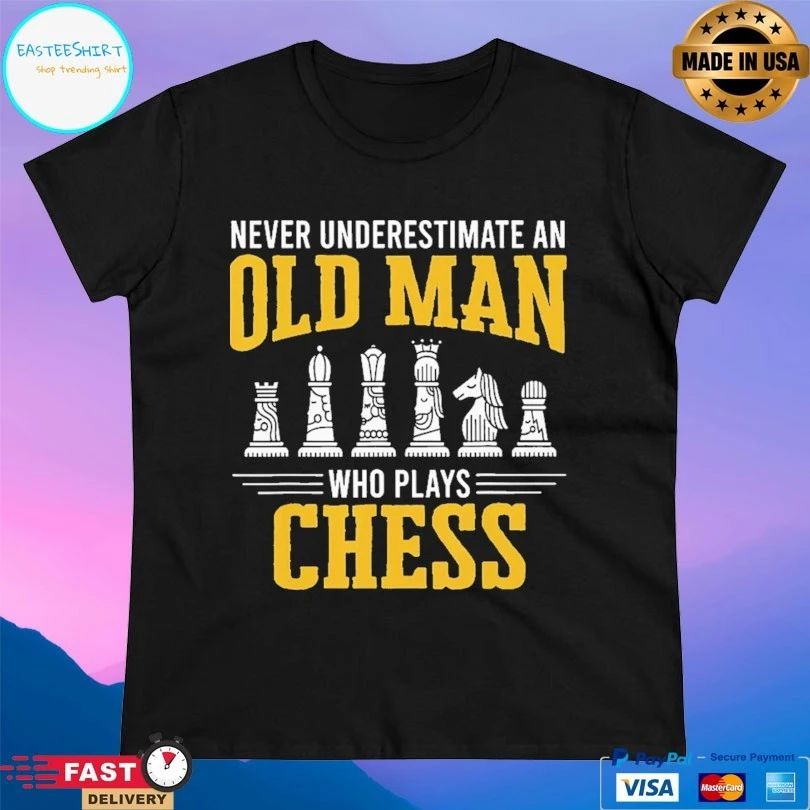 Never Underestimate An Old Man Who Plays Chess T-shirt